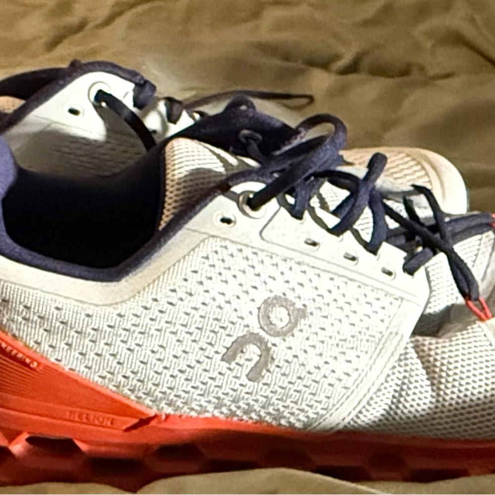 On Cloud Running MineralRust Sneakers - Picture 3 of 10